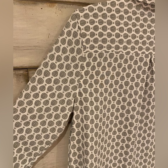 Grey hot air balloon print button up blouse. 100% polyester - Picture 3 of 12